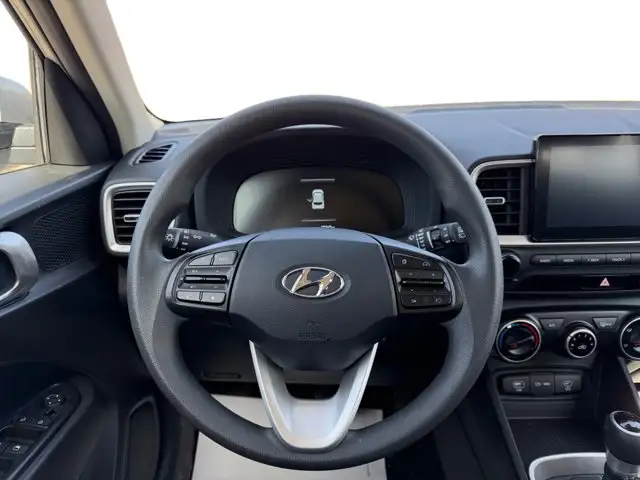 2024 Hyundai Venue Essential - Photo 14