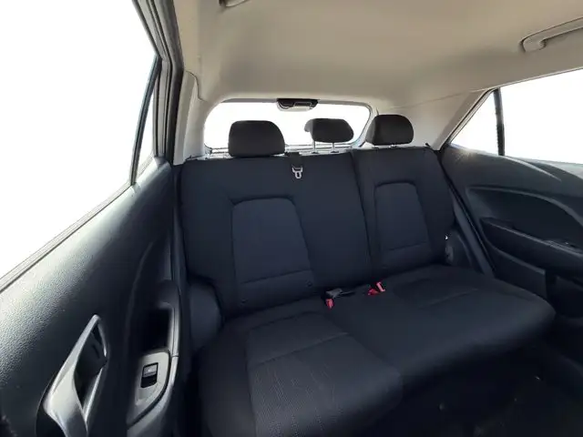 2024 Hyundai Venue Essential - Photo 17