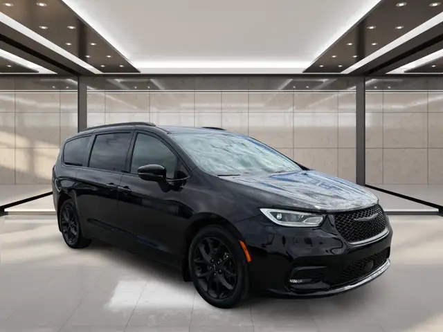 2022 Chrysler Pacifica Touring L FWD - Photo 2