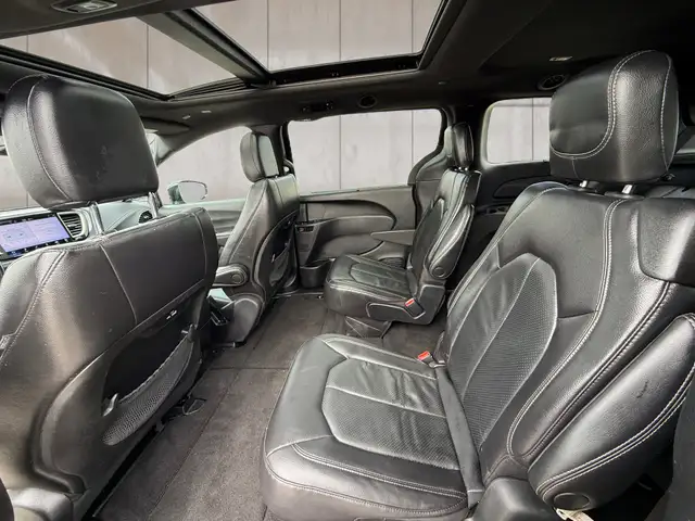 2022 Chrysler Pacifica Touring L FWD - Photo 10