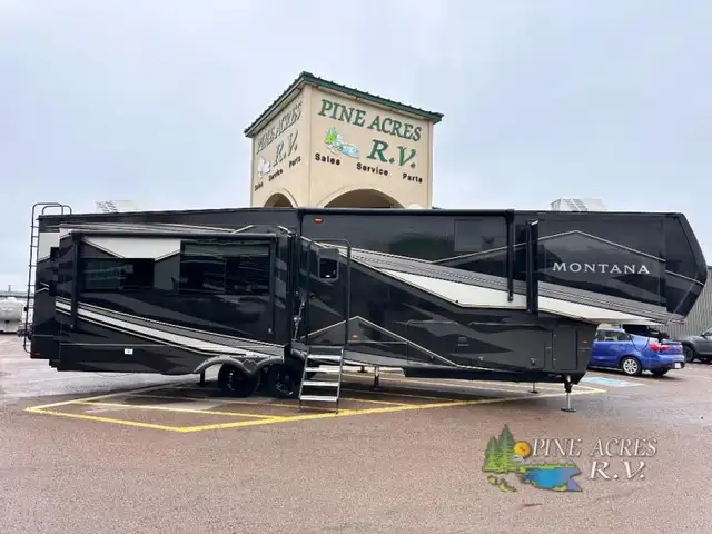 2025 Keystone RV Montana 3781RL Huge Rear Living - Photo 3