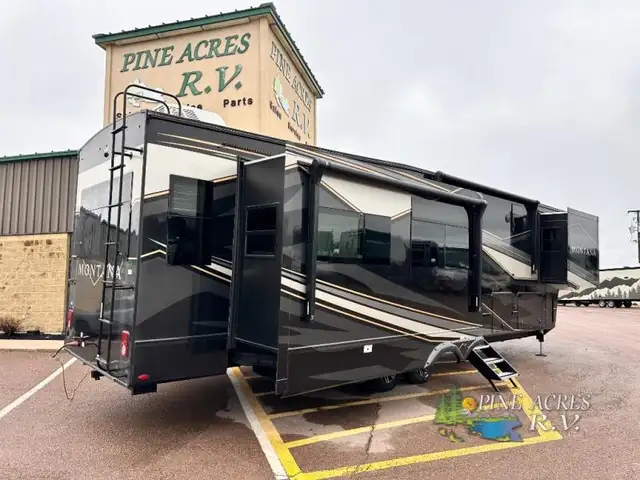 2025 Keystone RV Montana 3781RL Huge Rear Living - Photo 4