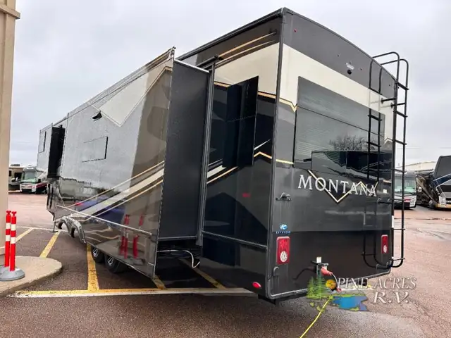 2025 Keystone RV Montana 3781RL Huge Rear Living - Photo 5