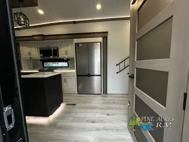 2025 Keystone RV Montana 3781RL Huge Rear Living - Photo 7