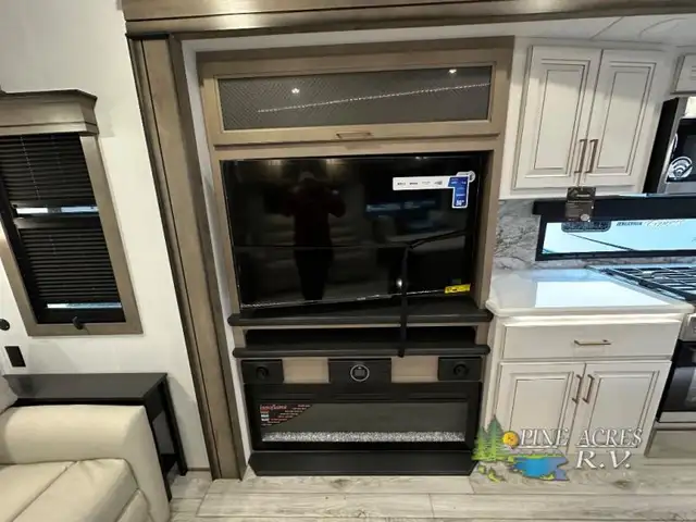 2025 Keystone RV Montana 3781RL Huge Rear Living - Photo 12