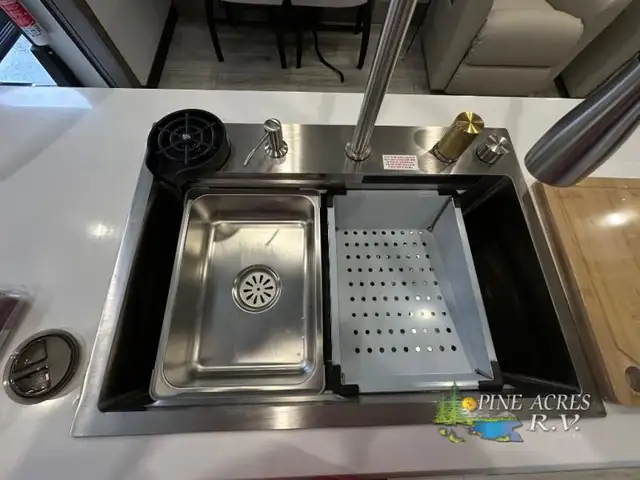 2025 Keystone RV Montana 3781RL Huge Rear Living - Photo 20