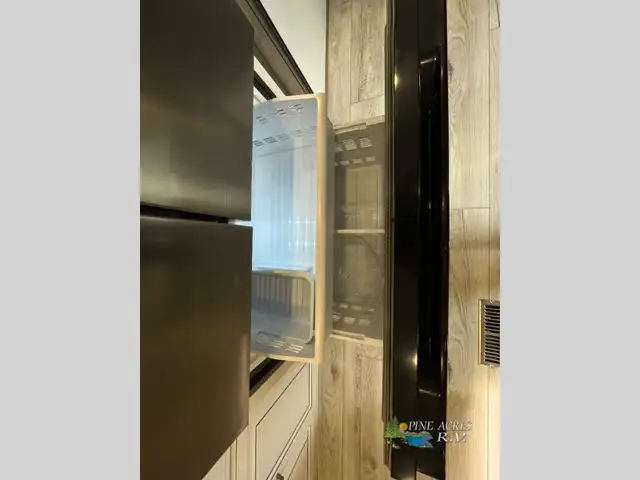 2025 Keystone RV Montana 3781RL Huge Rear Living - Photo 27