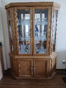 VAISSELLIER VITRÉE avec LUMIERE - PROPRE ET EN PARFAIT ÉTAT