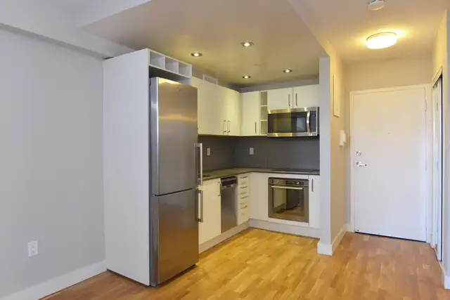 Renovated One bedroom, Dundas and Parliament - ID 4215 - Photo 3