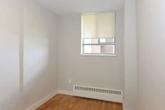 Renovated One bedroom, Dundas and Parliament - ID 4215 - Photo 6