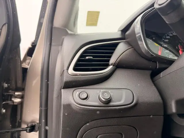 2020 Chevrolet Trax LT - Photo 12