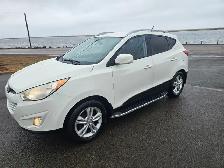 2012 HYUNDAI TUCSON AWD TOTALLY SPOTLESS ONE OWNER NON SMOKER