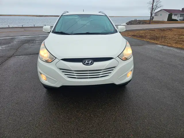 2012 HYUNDAI TUCSON AWD TOTALLY SPOTLESS ONE OWNER NON SMOKER - Photo 2