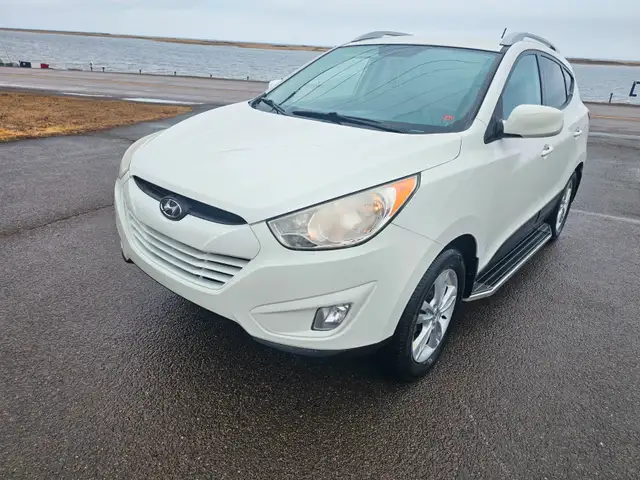 2012 HYUNDAI TUCSON AWD TOTALLY SPOTLESS ONE OWNER NON SMOKER - Photo 3