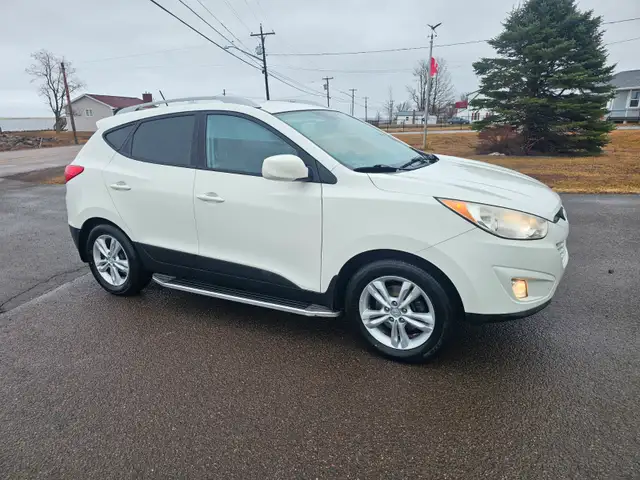 2012 HYUNDAI TUCSON AWD TOTALLY SPOTLESS ONE OWNER NON SMOKER - Photo 6