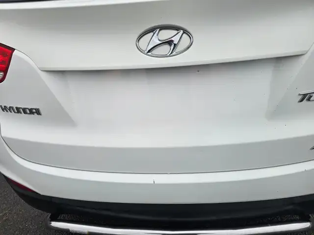 2012 HYUNDAI TUCSON AWD TOTALLY SPOTLESS ONE OWNER NON SMOKER - Photo 7