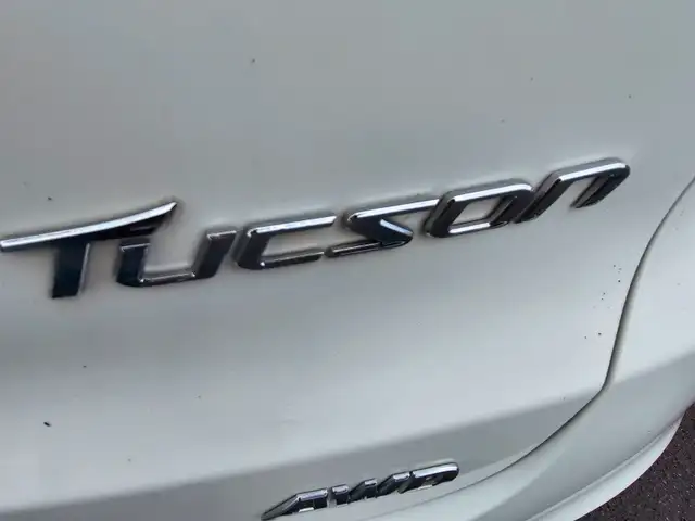 2012 HYUNDAI TUCSON AWD TOTALLY SPOTLESS ONE OWNER NON SMOKER - Photo 8