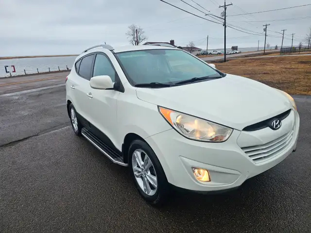 2012 HYUNDAI TUCSON AWD TOTALLY SPOTLESS ONE OWNER NON SMOKER - Photo 10