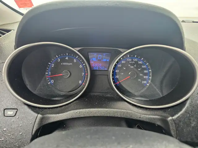 2012 HYUNDAI TUCSON AWD TOTALLY SPOTLESS ONE OWNER NON SMOKER - Photo 13