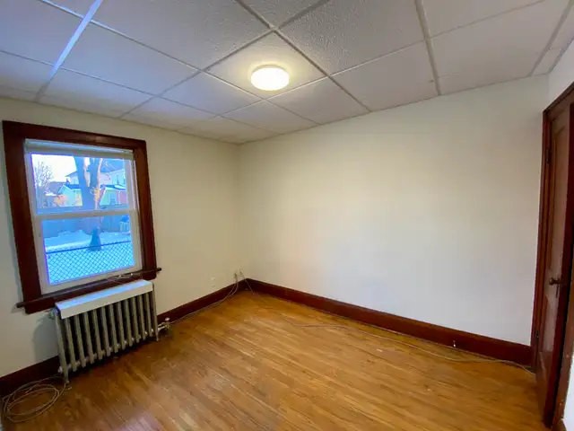 2 Bedroom Apartment Main Floor - 4994 MAPLE ST. - Photo 8