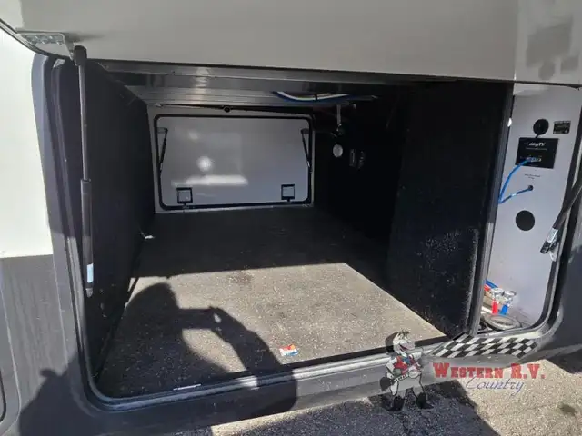 2022 Keystone RV Montana High Country 385BR - Photo 4