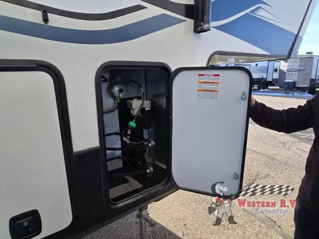 2022 Keystone RV Montana High Country 385BR - Photo 11