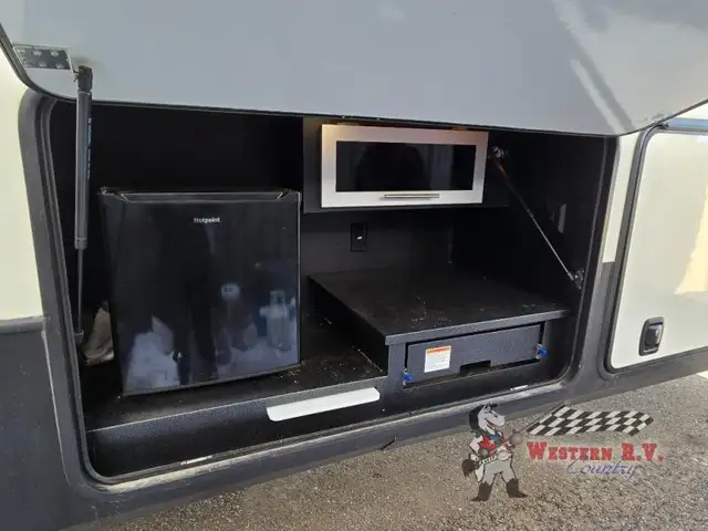 2022 Keystone RV Montana High Country 385BR - Photo 12