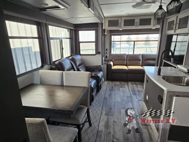 2022 Keystone RV Montana High Country 385BR - Photo 14
