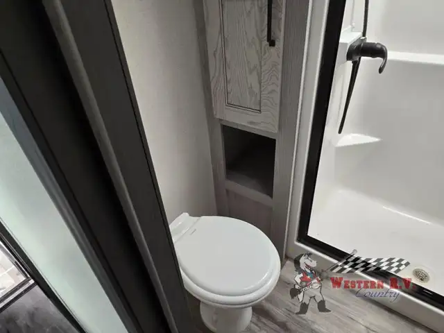 2022 Keystone RV Montana High Country 385BR - Photo 25