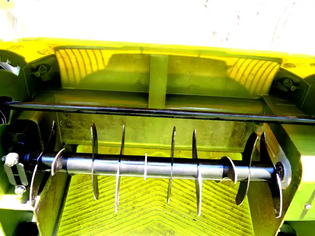 Sun Joe 13-inch 12 Amp Electric Scarifier   Lawn Dethatcher - Photo 4