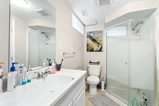 All-Inclusive 2-Bedroom with Private Entrance – Billings Bridge - Photo 6