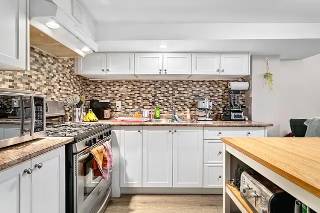 All-Inclusive 2-Bedroom with Private Entrance – Billings Bridge - Photo 7