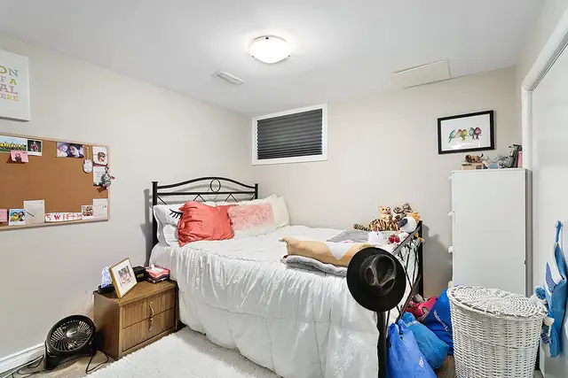 All-Inclusive 2-Bedroom with Private Entrance – Billings Bridge - Photo 10