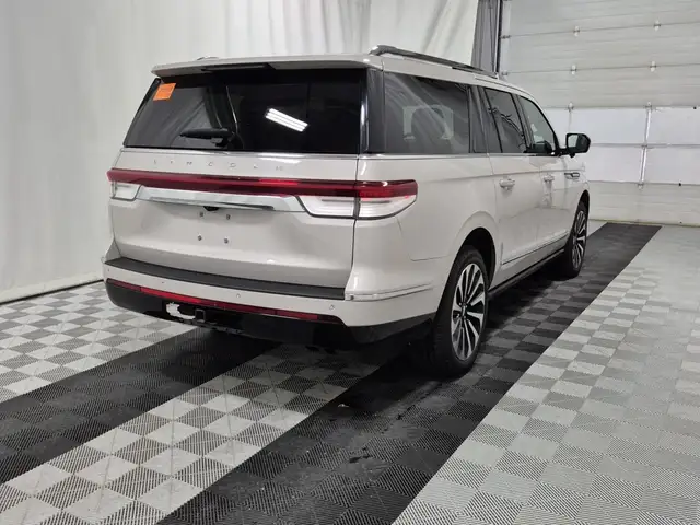 2022 Lincoln Navigator Reserve 4x4 201A Extended with all the Lu - Photo 4