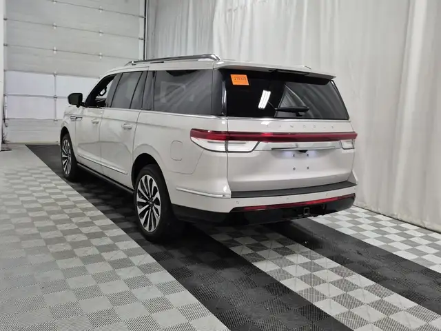 2022 Lincoln Navigator Reserve 4x4 201A Extended with all the Lu - Photo 5