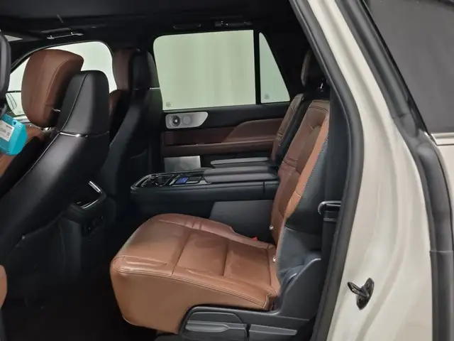 2022 Lincoln Navigator Reserve 4x4 201A Extended with all the Lu - Photo 8