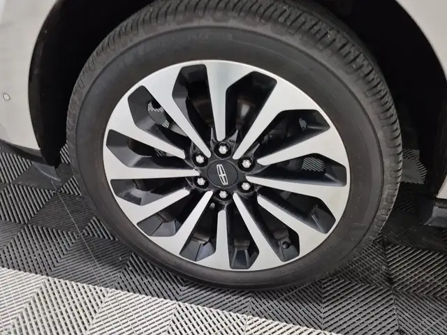 2022 Lincoln Navigator Reserve 4x4 201A Extended with all the Lu - Photo 14