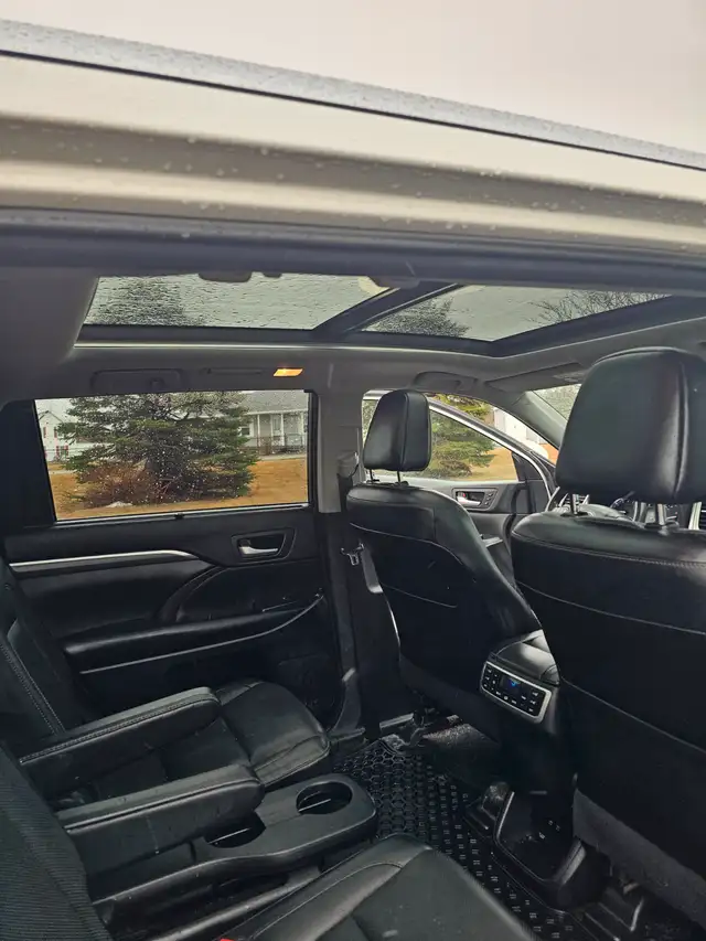 2018 TOYOTA HIGHLANDER LIMITED EDITION AWD ONE OWNER NON SMOKER - Photo 8