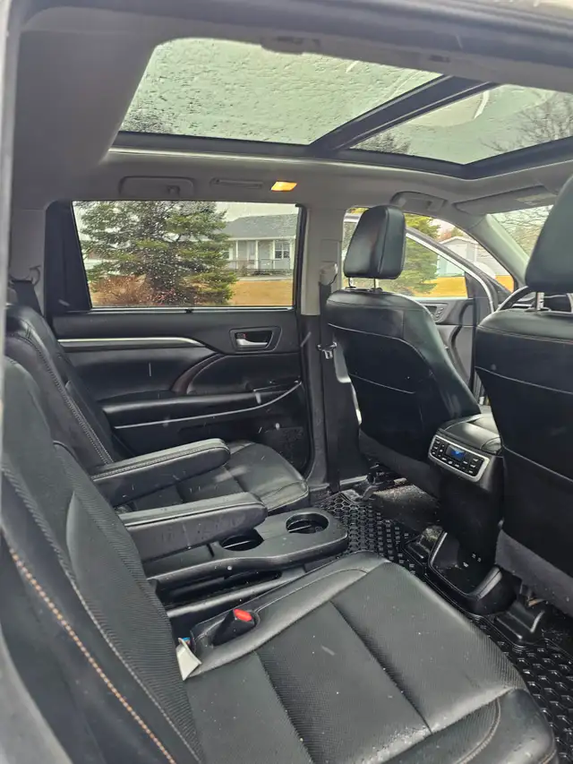 2018 TOYOTA HIGHLANDER LIMITED EDITION AWD ONE OWNER NON SMOKER - Photo 9