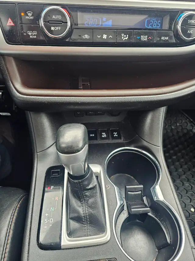 2018 TOYOTA HIGHLANDER LIMITED EDITION AWD ONE OWNER NON SMOKER - Photo 11