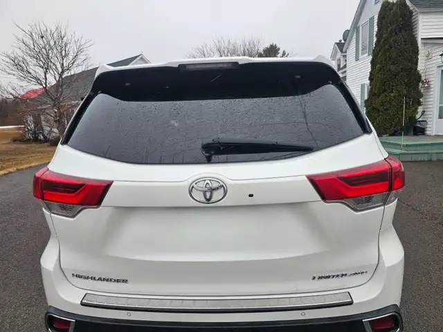 2018 TOYOTA HIGHLANDER LIMITED EDITION AWD ONE OWNER NON SMOKER - Photo 15