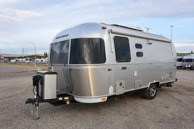 2024 Airstream Caravel 22FB - Photo 3