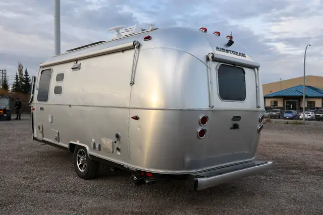 2024 Airstream Caravel 22FB - Photo 5