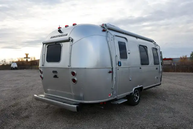 2024 Airstream Caravel 22FB - Photo 7