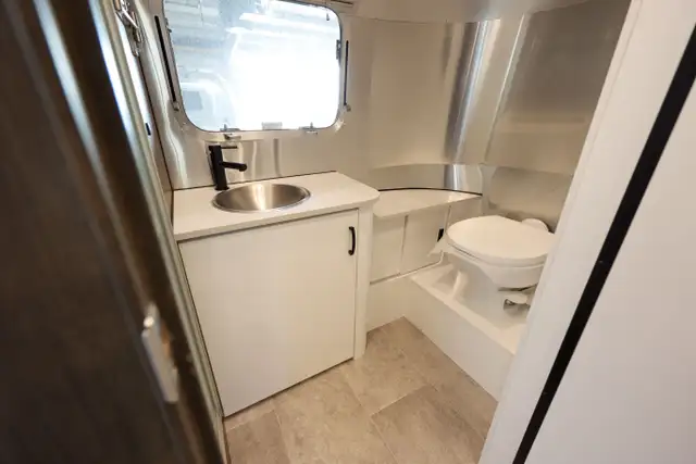 2024 Airstream Caravel 22FB - Photo 13