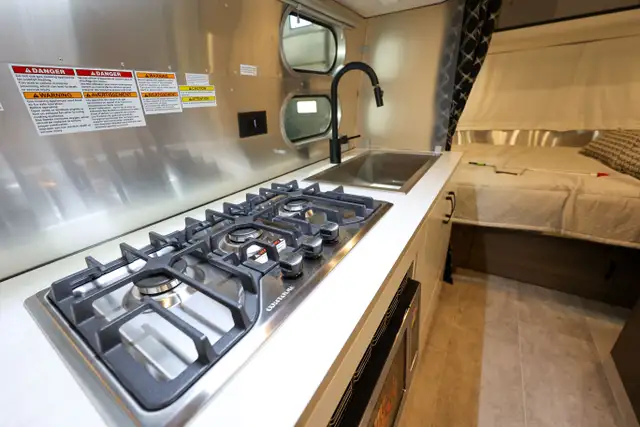 2024 Airstream Caravel 22FB - Photo 15