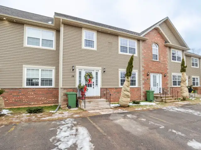 4 Bedroom Townhouse in Stratford