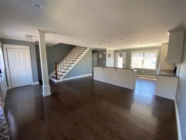 4 Bedroom Townhouse in Stratford - Photo 2