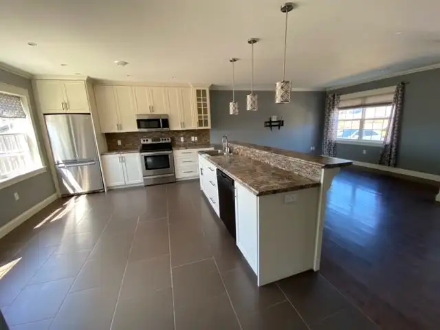 4 Bedroom Townhouse in Stratford - Photo 3