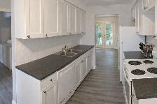Five Bedroom Student Home in a Prime Location Near Stone Rd Mall - Photo 4